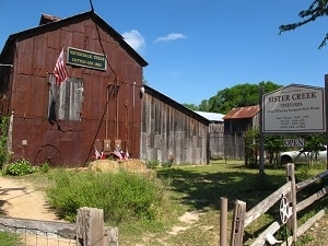 Best Texas Hill Country Wineries along Wine Road 290 in Fredericksburg Texas | Sister Creek Winery