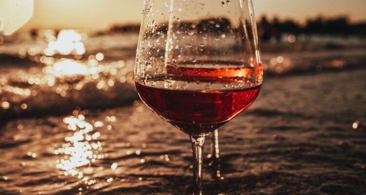 "Tears of Wine" "Wine Legs" Explanation | Gibbs Marangoni Effect | Winetraveler.com