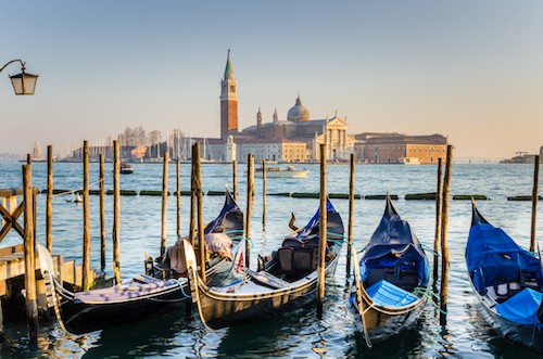 Gondola rides in Venice Italy - Things to do in Venice | Winetraveler.com