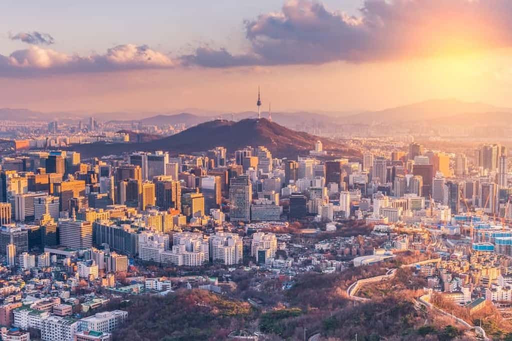 10 Authentic & Essential Things To Do in Seoul South Korea | Winetraveler.com