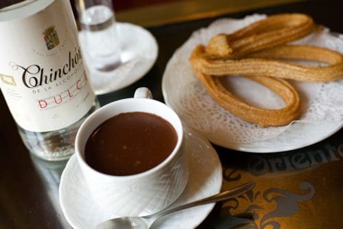 Postres - Chocolate and churros © Madrid Destino Cultura Turismo y Negocio