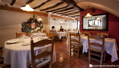 Cosy wine and dine in Priorat. Courtesy of the Cellers de Gratallops restaurant / Joan Capdevila