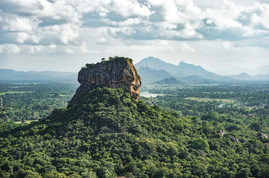 15-Day Sri Lanka Itinerary & Travel Guide: Beaches, Temples and Safari