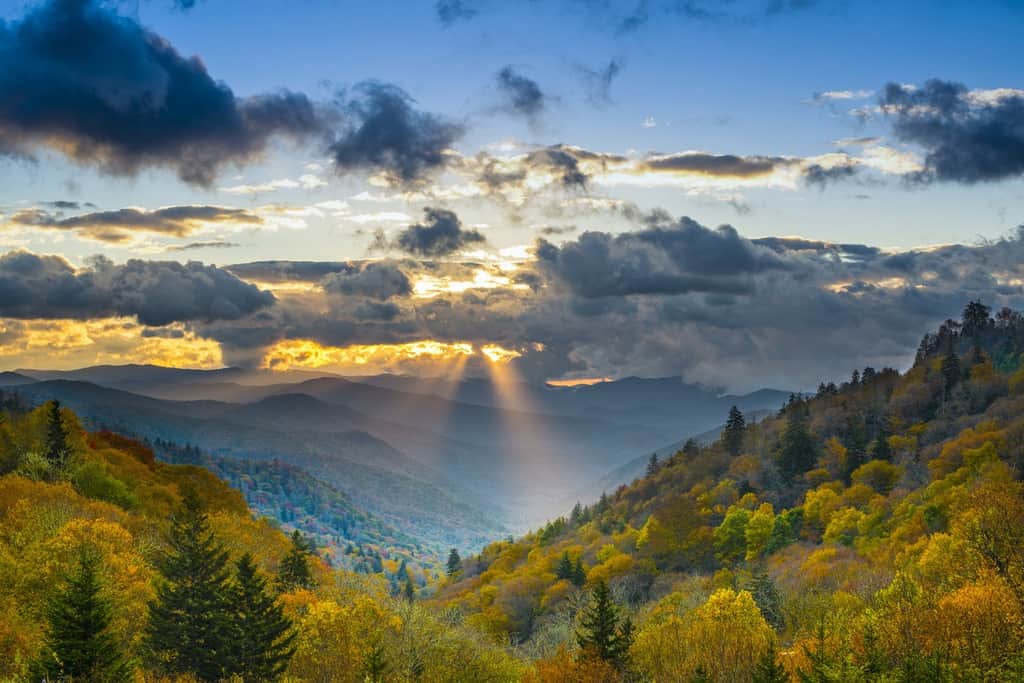 Smoky Mountains Itinerary & Travel Guide: Beautiful Cabin Retreat