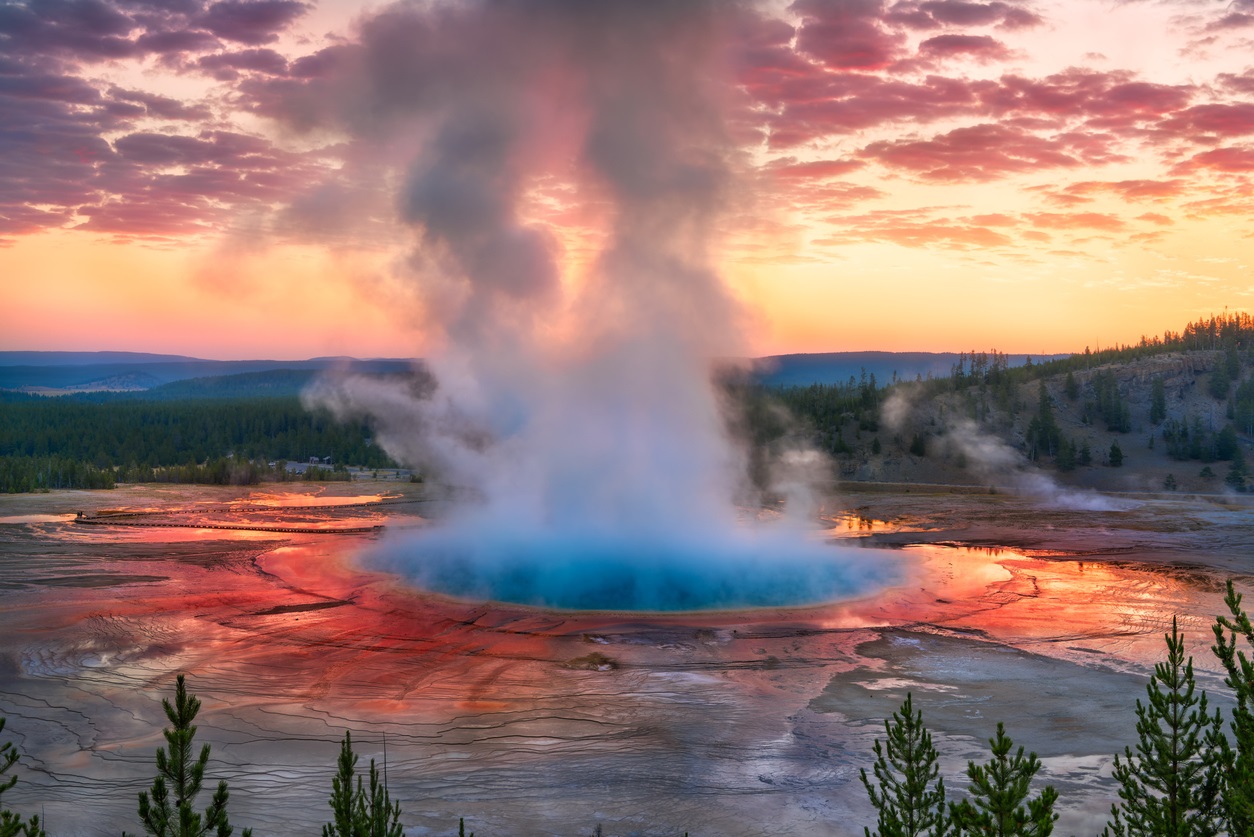 Epic 4 Day Yellowstone Itinerary: Everything You Need To Know