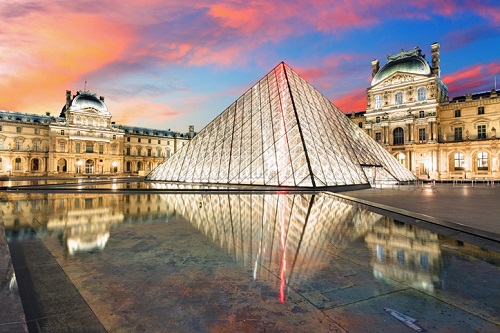 2 Day Paris Itinerary: Top Things To Do and See: Visit the Louvre