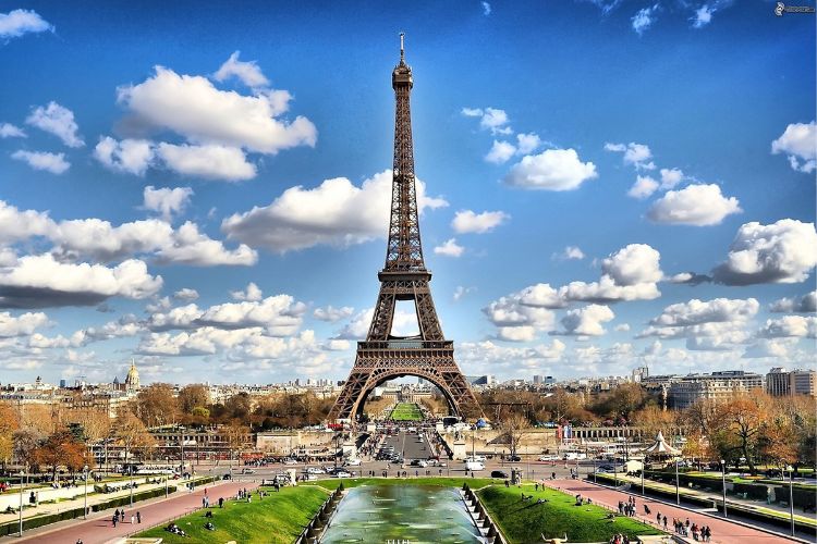 Must Do in Paris - See The Eiffel Tower