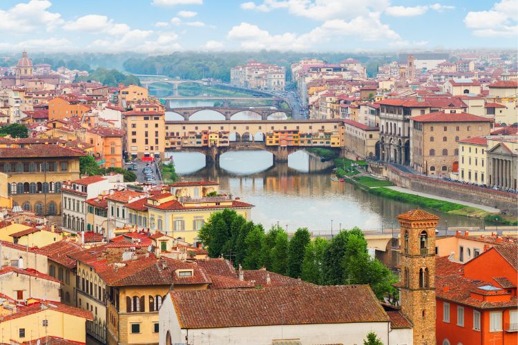 Ponto Vecchie Bridge in Florence Italy - Top things to see in the area