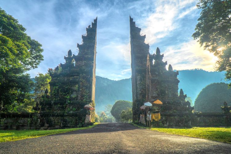 Cheap travel destination: Bali, Indonesia "Gates of Heaven"