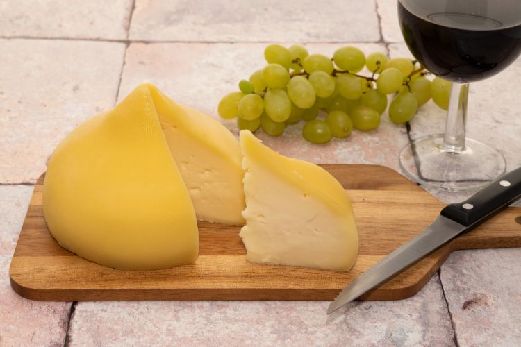 Tetilla cheese from Spain with red wine