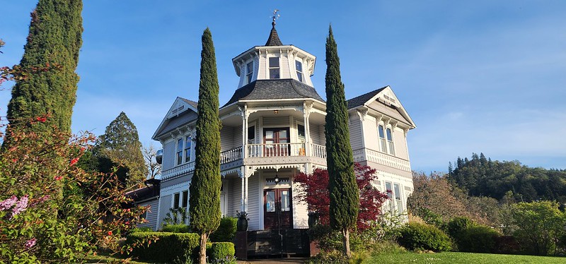 Parrot House Restaurant Oregon
